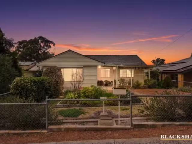 118 Donald Road, Queanbeyan House for rent Listed by Blacksha.