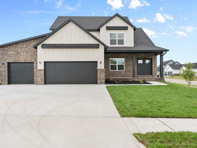 118 E Clayton Lane