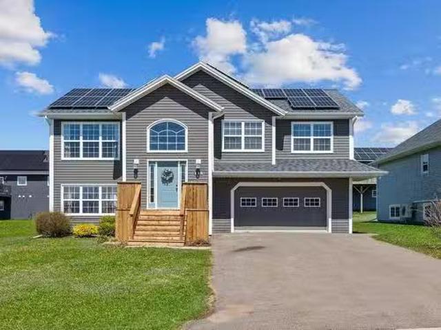 118 Esinteraction Crescent, West Royalty, PE, C1E 0G8 house.