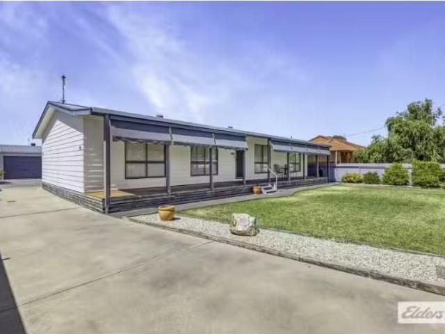 118 High Street, Howlong House for rent Listed by Chloe Stant.