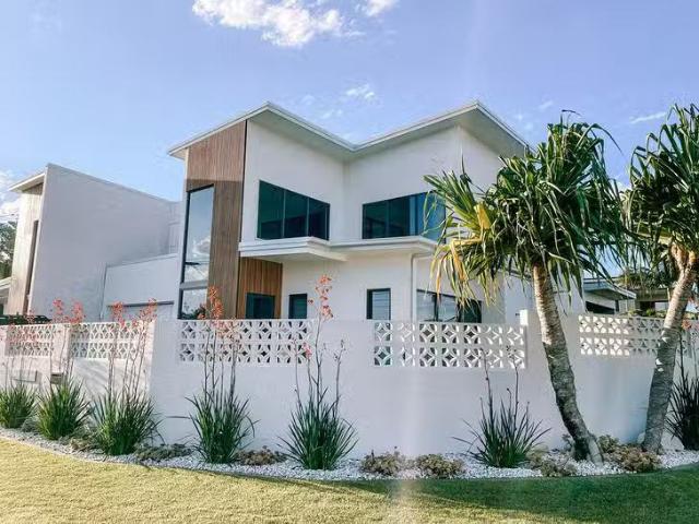 1/18 Oceanic Drive, Warana, QLD 4575