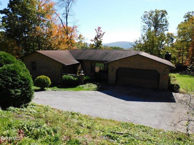 118 Limestone Rd, Hollidaysburg, PA 16648