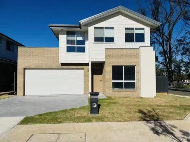 118 Sixth Avenue Avenue, Austral House for rent Listed by Yua.