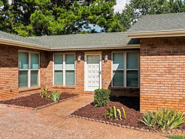 118 W Oak Hill Dr