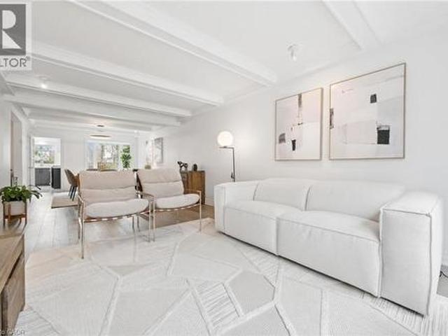 1194 Queen Victoria Avenue, Mississauga, ON, L5H 3H3 house for sale | Listing ID 40851 | Royal LePage