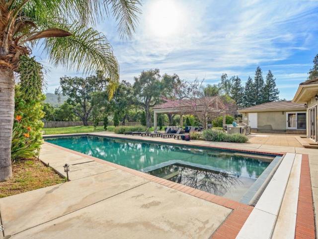 11993 MacDonald Dr, Ojai, CA 93023 | MLS #V1 35630VC
