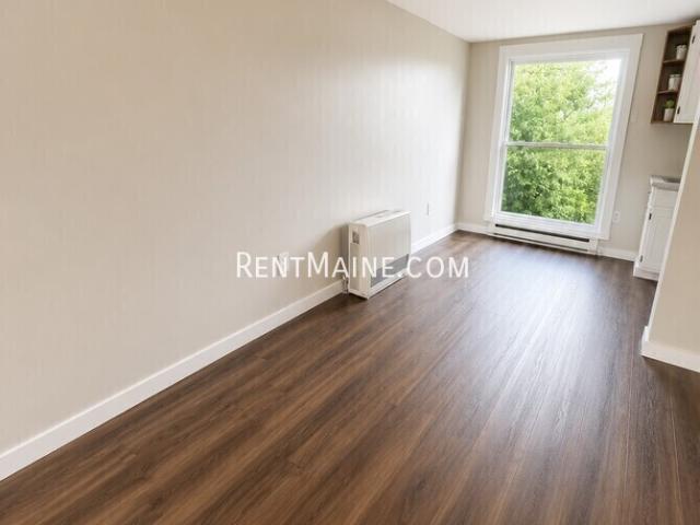 1190 Augusta Rd. Apt 1 bed, 1 full bath