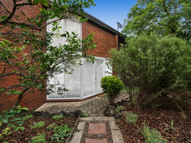 1/190 Cotham Road, Kew