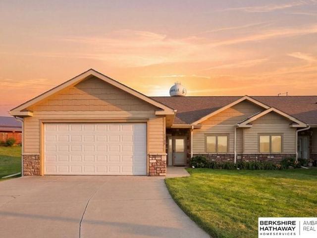 1190 Prairie Hill Cir, Louisville, NE 68037