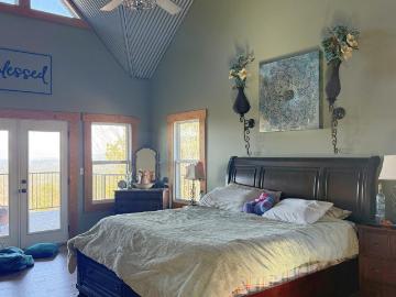 1190 Skyway Drive
