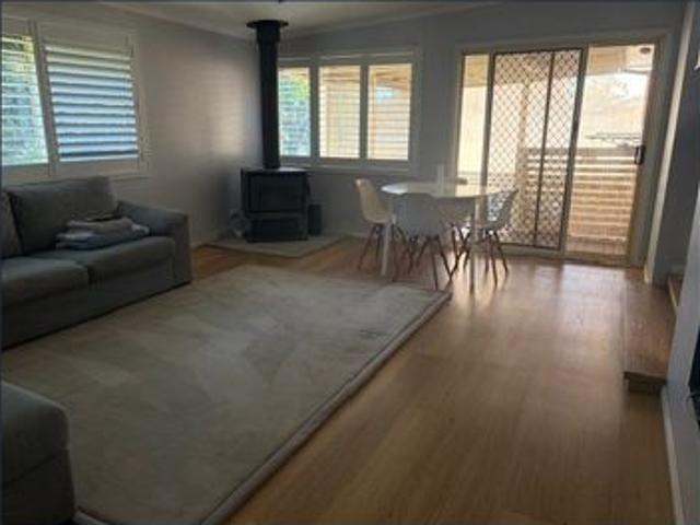 Lovely 4 Bedroom Home Solar Panels & Battery Backup