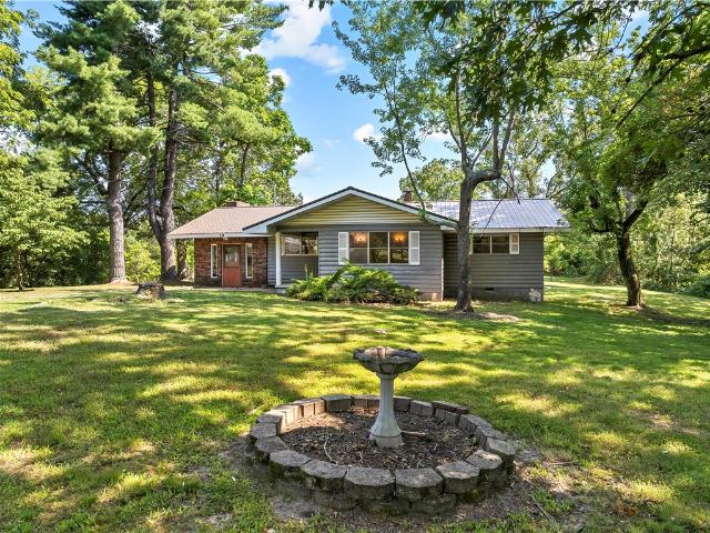 119 E Walnut Lane