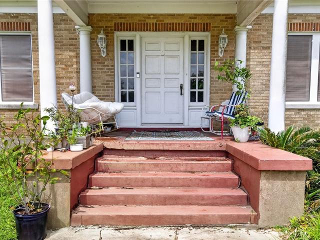 119 E Houston Street