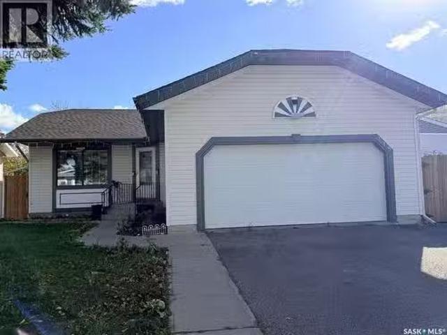 119 Hall Crescent, Saskatoon, SK, S7L 7G7 house for sale Li.