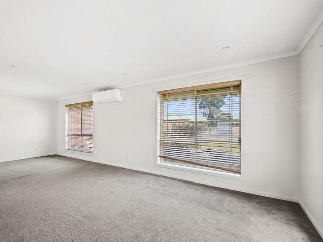 1/19 Lawrie Dr, Alfredton VIC 3350