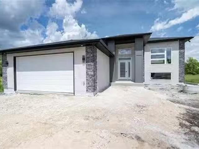 119 Liss Rd, St Andrews, MB, R1A 3C3 house for sale Listing.