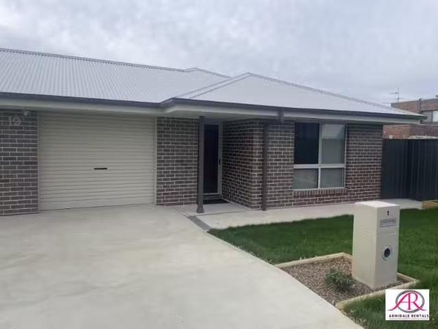 1/19 Naughten Ave, ARMIDALE Townhouse for rent Listed by Fred.