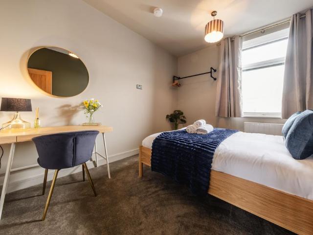11 13 High Street, Westbury on Trym BS9 2 bed apartment to rent £2,250 pcm £519 pw