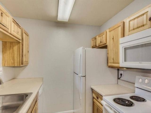 1/1 19 ave & greenway