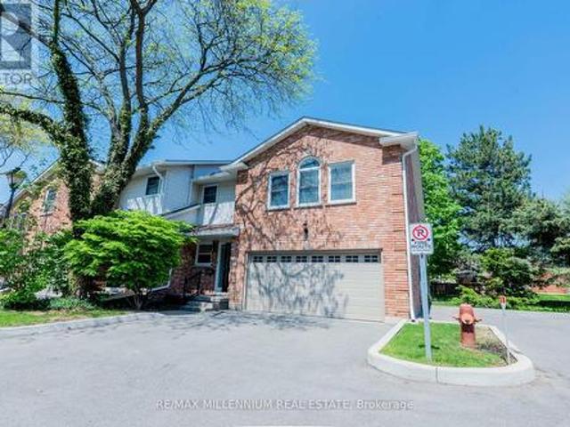 11 230 Meadowbrook Drive, Hamilton, ON, L9G 4V2 townhouse for sale | Listing ID X13701 | Royal LePage