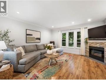 Greater Vancouver - Office room, Fireplace