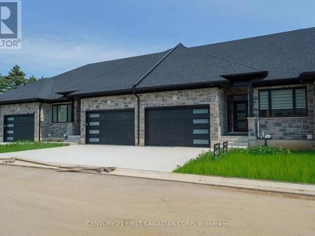 11 32 Postma Crescent, North Middlesex Ailsa Craig, ON, N0M 1A0 house for sale | Listing ID X13432 | Royal LePage