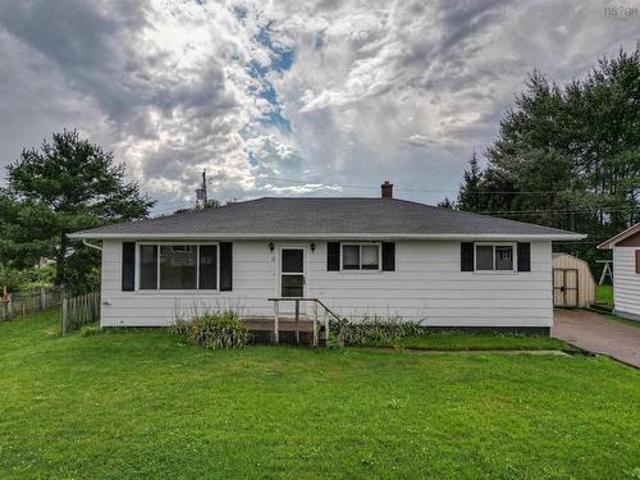 11 Tamarac Drive, Port Hawkesbury, NS, B9A 3E6 house for sale | Listing ID 202621 | Royal LePage
