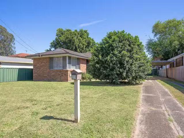 11 Tarragen Avenue, Hobartville, NSW 2753