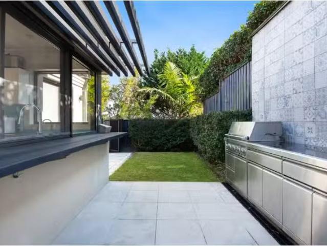 11 Taylor Street, NORTH CURL CURL House for rent Listed by Jo.