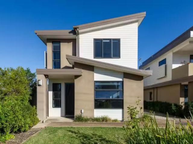 1/1 Timor Parade, Heidelberg West VIC 3081 Townhouse For Lease