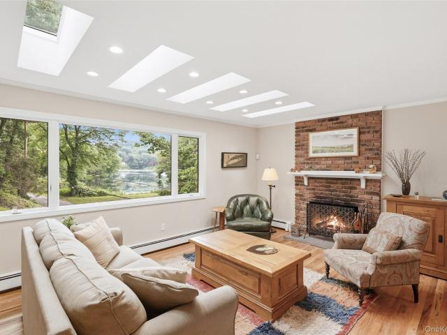 11 Upper Lakeshore Drive