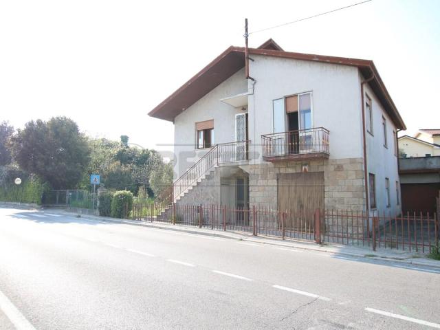 Via Zocco 11 vani 263mq