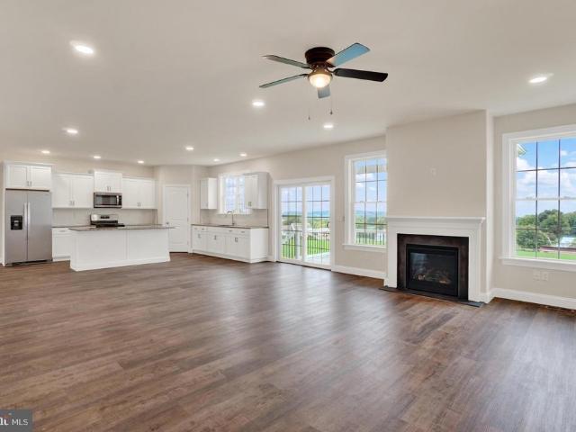 11 W Crestlyn Drive
