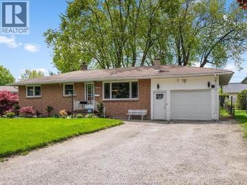 11 Warren Avenue, Leamington, ON, N8H 2R3 house for sale | Listing ID 26010 | Royal LePage