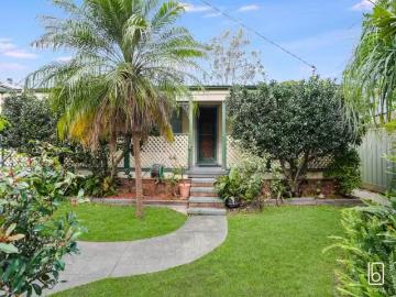11 Warrina Avenue, SUMMERLAND POINT House for rent Listed by.