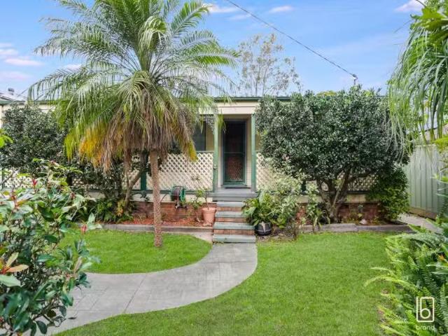 11 Warrina Avenue, SUMMERLAND POINT House for rent Listed by.