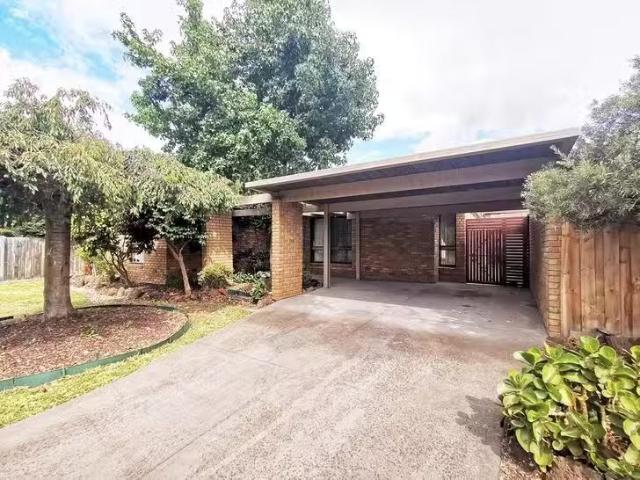 11 Westlands Road, Glen Waverley, VIC 3150