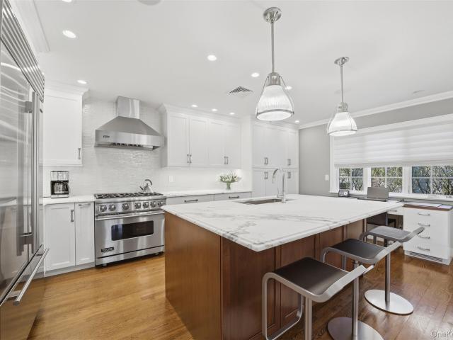 11 White Plains Road
