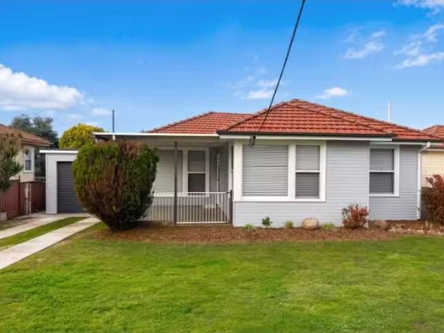 11 Woodberry Street, Rutherford House for rent Listed by Grac.