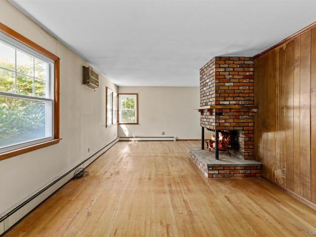 11 Woodycrest Drive