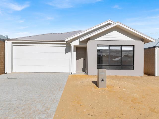 11 Woomera Grange Byford, WA 6122