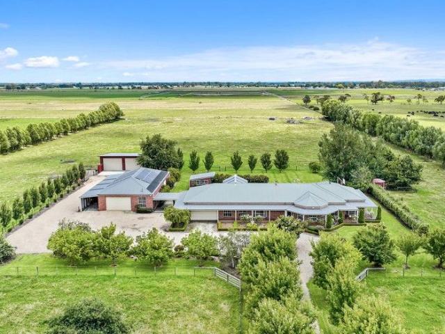 11 Acres of Lifestyle Living
