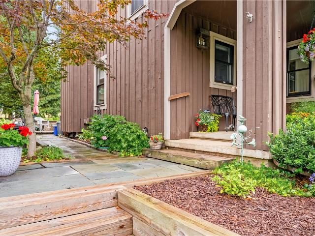 11 Andrews Way