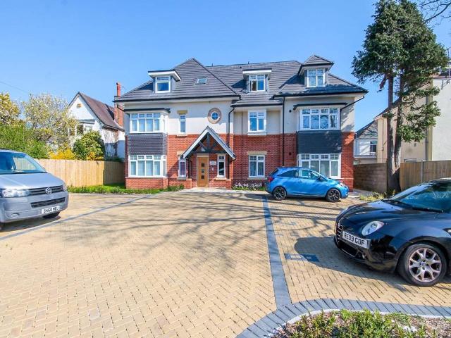 11 Ascham Road, Bournemouth, Dorset 2 bed apartment to rent £1,295 pcm £299 pw