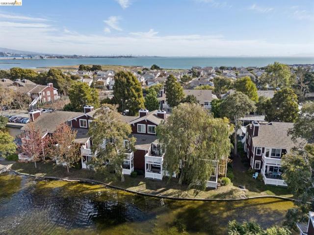 11 Bayside Ct
