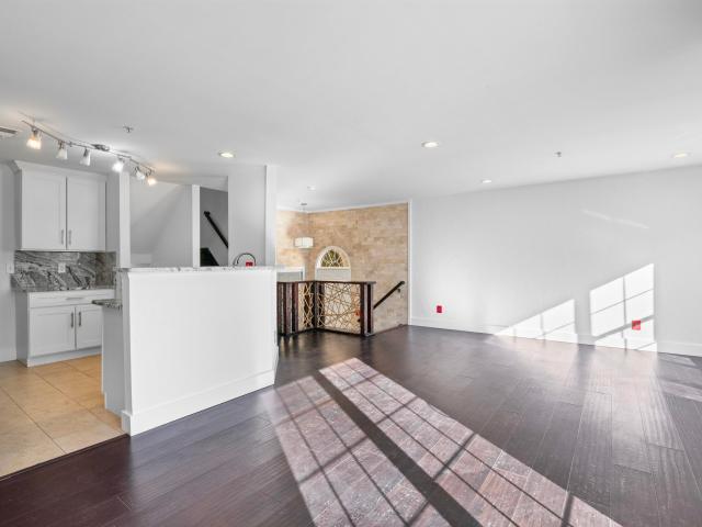 11 Bayside Dr # 11