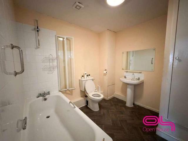11 bed flat for sale
