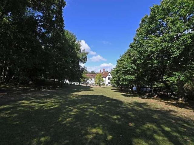 11 bed house for sale