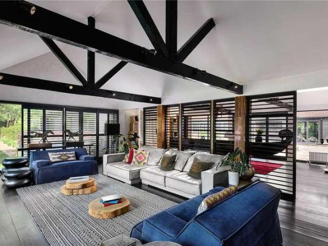 11 bed house for sale