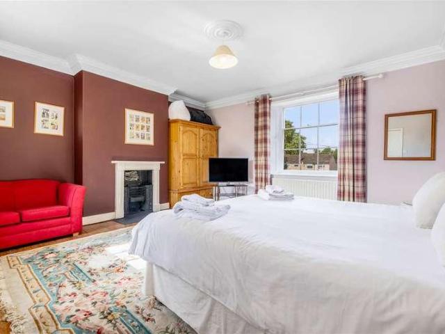 11 bed house for sale